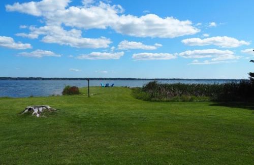 Gladstone House | Malabar Cove - Lakefront, Quiet, And Relaxing!