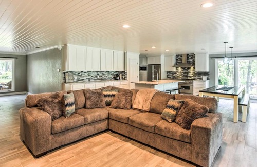 Star Harbor House | Malakoff Lake House - Deck, Boat Slips, and Fire Pit
