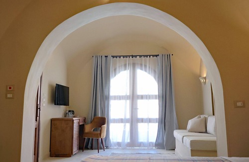 Luxor Hotel | Malkata House - 32 ppl - Desert Oasis: Pool & Dine