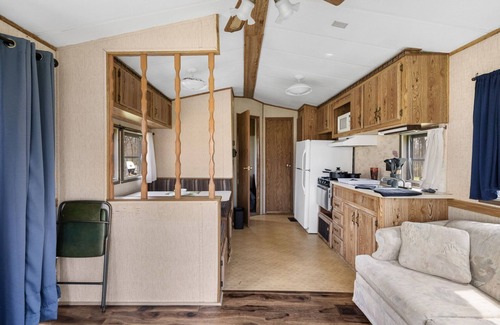 Russell Cabin | Mallard PM B-17 Summa