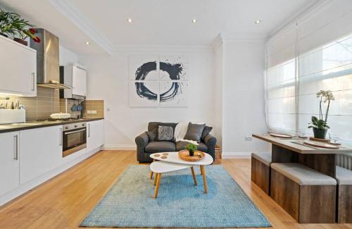 South Acton Apartment | Mallard Suite with Parking Duckling Stays