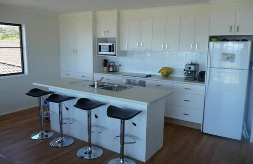 Maloneys Beach House | Maloneys Beach House - pet friendly and directly opposite Maloneys beach