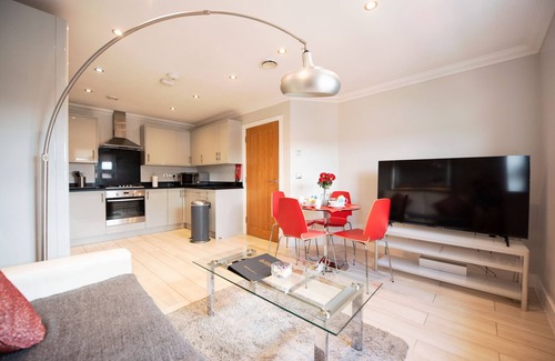 Reading Apartment | Malthouse Court- 2-Bed, 2-Bath Penthouse w Balcony