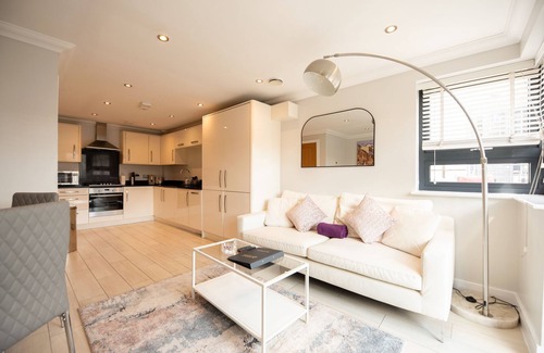 Reading Apartment | Malthouse Court - Luxury 2-Bed, 1-Bath w/Balcony