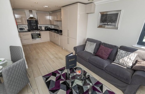 Reading Apartment | Malthouse Court - Luxury 2-Bed, 1-Bath w/Balcony