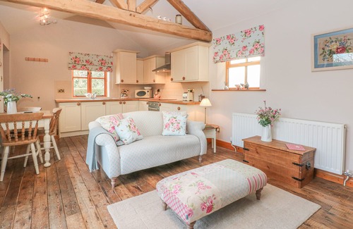 Bispham Green Cottage | MALTKILN COTTAGE AT CROOK HALL FARM, with a garden in Bispham Green