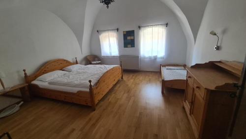 Predjama House | MaLu vintage house with garden