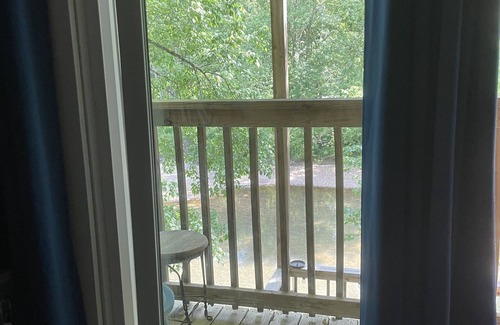 Olivehill Cabin | Mama Bears Cozy Creekside Cabin at Up The Creek