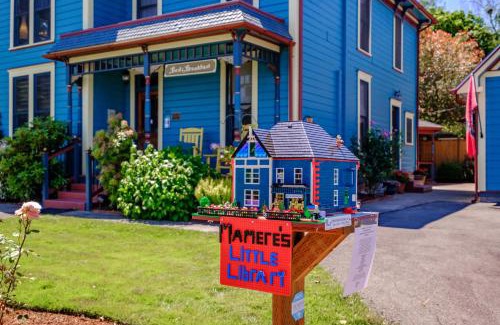 Monmouth House | MaMere's Guest House