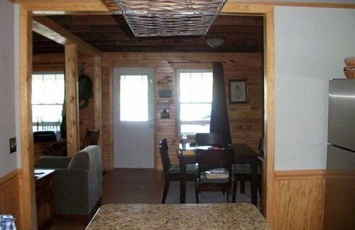 Jefferson Cottage | Mammaw's Lakefront Cabin bordering The Blue Ridge Parkway
