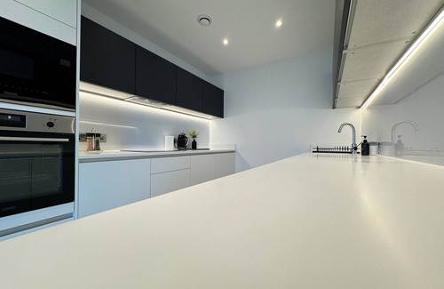 Castlefield Apartment | Manchester Oasis - Modern 3 Bedroom Apartment