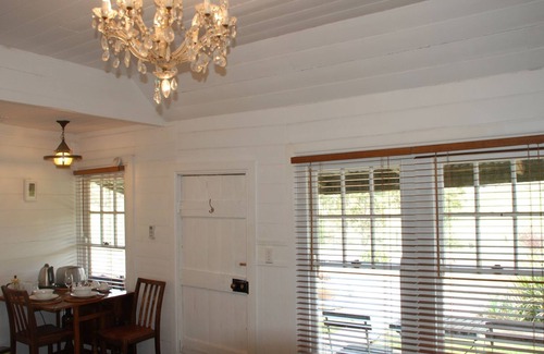 Metcalfe House | Mancuso Country Cottage Retreat