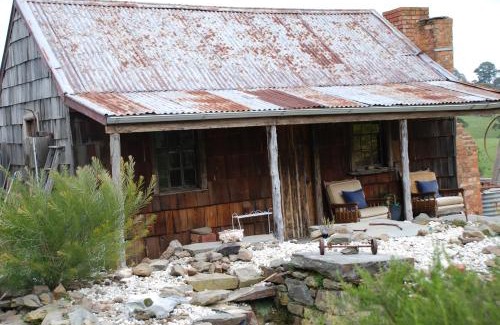 Metcalfe House | Mancuso Country Cottage Retreat