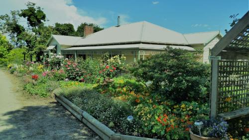 Buln Buln Bed & Breakfast | Manderley Park Farmstay B&B
