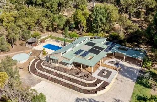 Parklands House | Mandurah Oasis Retreat