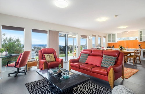 Alonnah House | Manfield Seaside Bruny Island - Beach/Waterfront - 3 Bedroom house
