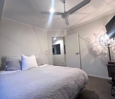 Mangawhai Bed & Breakfast | Mangawhai studio and a Room in Guest's House