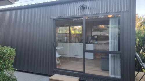 Mangawhai Bed & Breakfast | Mangawhai studio and a Room in Guest's House