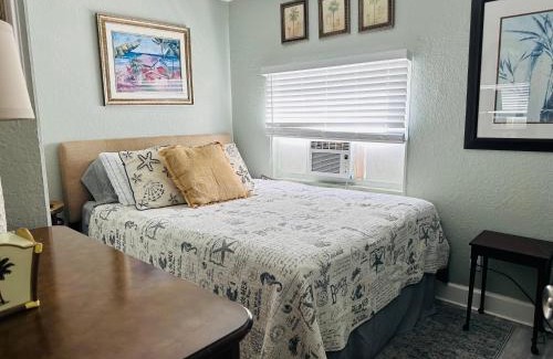 Lake Worth House | Mango Beach Retreat 3 Bedroom Fenced Backyard Patio Grill Firepit