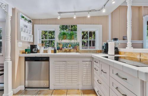 Southwest Coconut Grove House | Mango Grove- Charming Cottage in the Grove