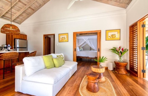 Silver Sands House | Mango Hill 5 Minutes walk to the beach! Staffed! Gated Communit!y! Pool