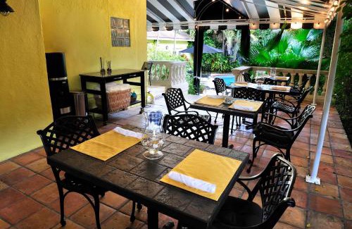 Parrot Cove Bed & Breakfast | Mango Inn Bed and Breakfast