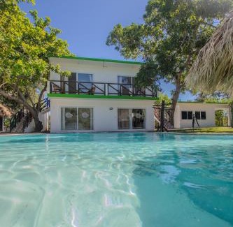 El Hawaii Hotel | Mangoya Jungle