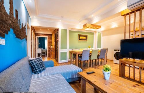 Emin Sinan Apartment | Maniz Apart