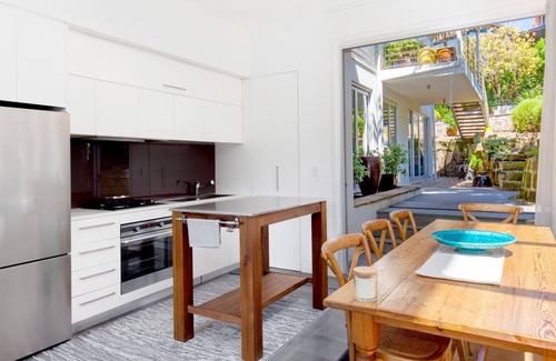 Manly Apartment | Manly Blue Retreat Apartment