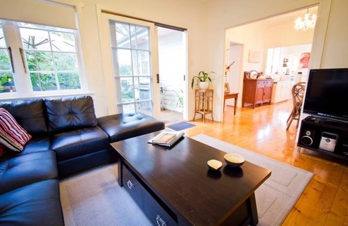 Manly Vale House | Manly Sunshine Cottage - quiet family retreat