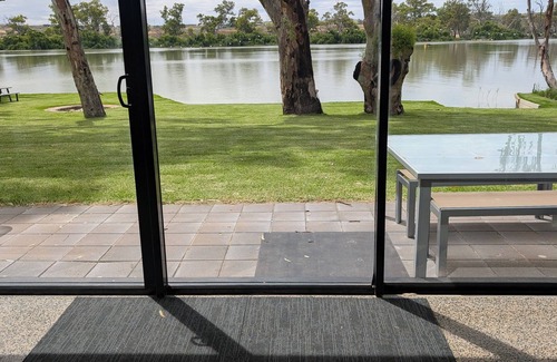 Mannum House | Mannum Holiday Rental on the Rivern family friendly skiing,boating and jet ski