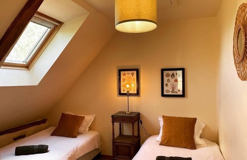 Mont-Dol Apartment | Manoir de la Bégaudière : Gîte Marion Dufresne