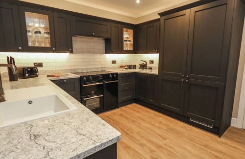 Bere Regis House | MANOR FARM HOUSE, pet friendly, country holiday cottage in Bere Regis