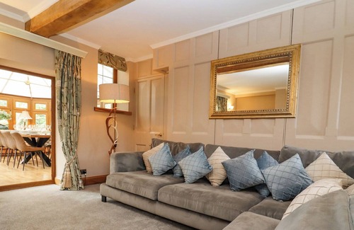 Mangotsfield House | MANOR FARM, pet friendly, character holiday cottage in Winchcombe