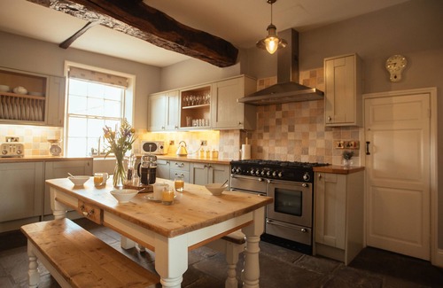 Ryther House | MANOR HOUSE, character holiday cottage, with hot tub in Tadcaster