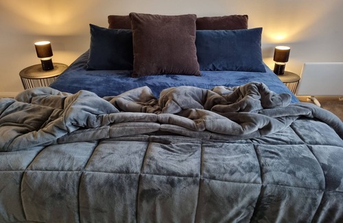 Mansfield House | Mansfield Modern Motel Style