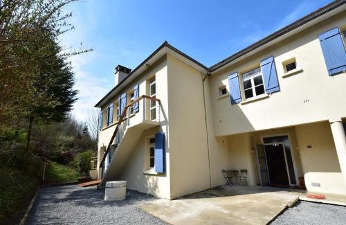 Cuzy House | Mansion in Cuzy with Shared Pool, cleaning included