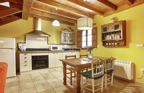 Pruneda Apartment | Mansion in Nava with Pool & Terrace