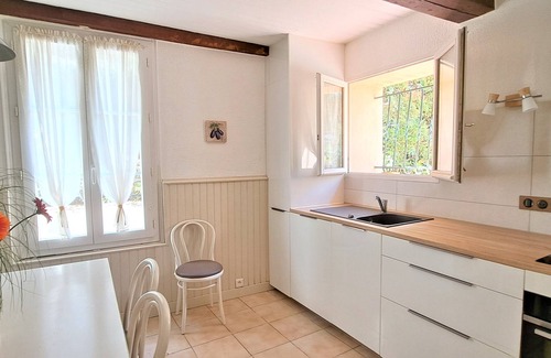 Narbonne House | Mansion In the shade of the big trees of the park, great comfort
