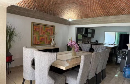 Riberas del Pilar House | Mansion with Lake View, Garden and Pool