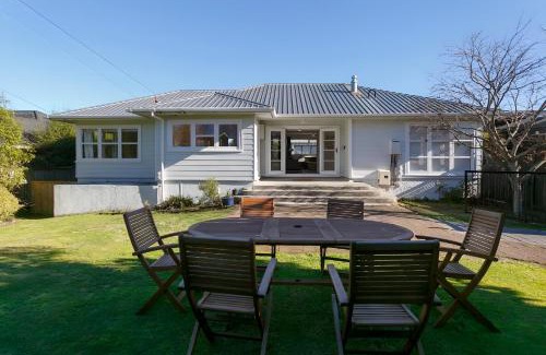 Taupo House | Maple Cottage