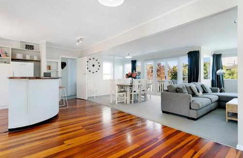 Taupo House | Maple Cottage