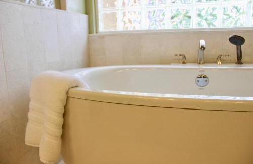 Tomball Bed & Breakfast | Maple Creek Bed&Breakfast