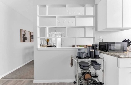 Maple Heights Apartment | Maple Heights Getaway