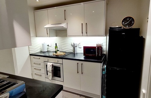 Woodside Apartment | Maple House - Inviting 1-bed Apartment in London