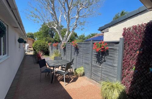 Bradley Stoke House | Maple Leaf Guest House