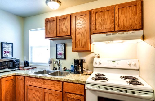 West Central Apartment | Maple Leaf Manor Suites - 1 Bedroom Queen Suite