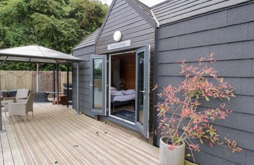 Middleton Cheney House | Maple Lodge at Bridge Lake Farm & Fishery