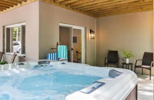 Briar Crest Woods House | Maple Oasis by AvantStay Newly Built w Hot Tub Game Room Fire Pit