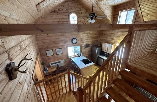 Ferryville Cabin | Maplewood Cabin: Secluded Romance with Private Hot Tub while Star Gazing.